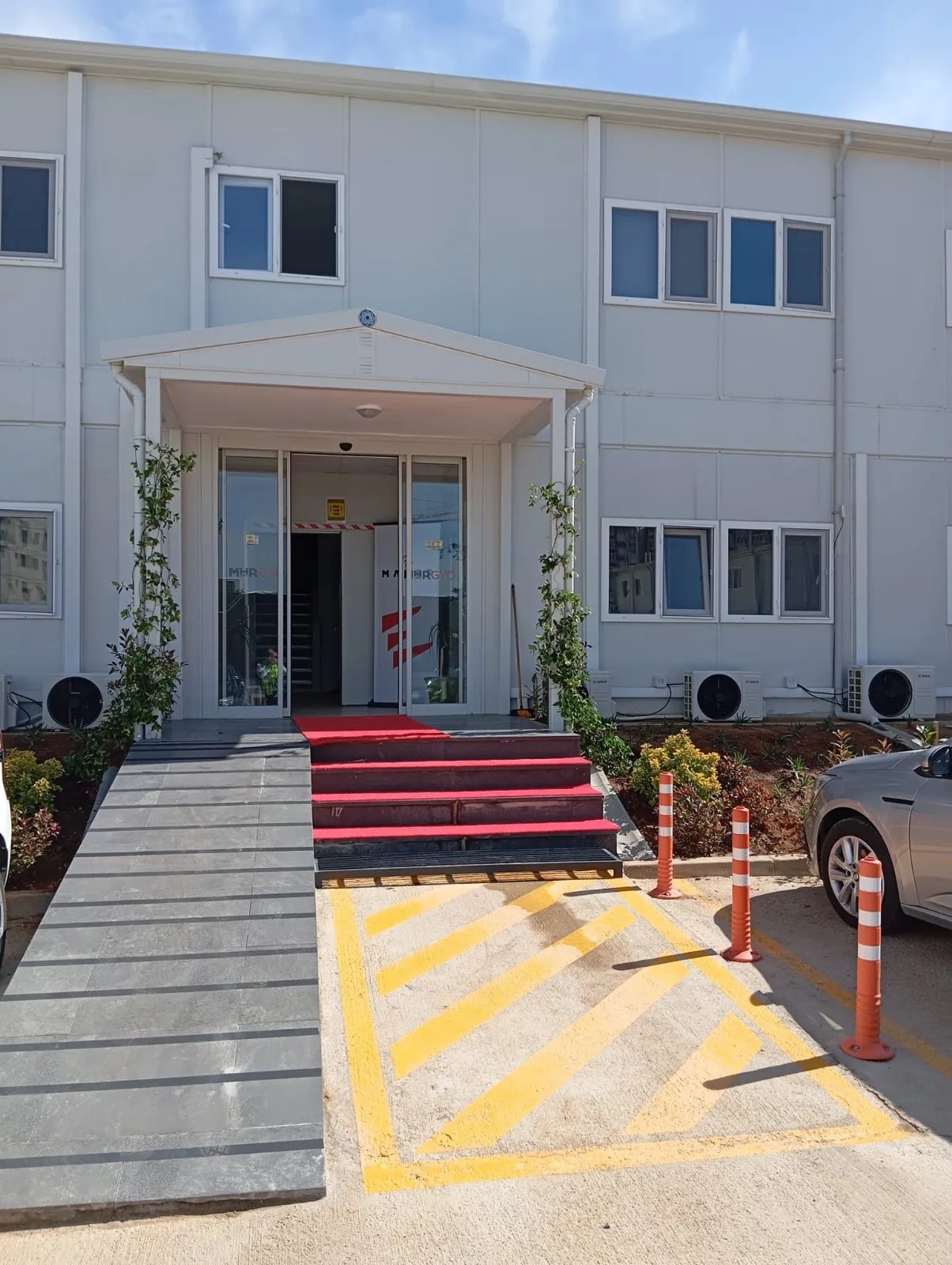 Kurumsal alanlarda kullanılan prefabrik yemek binası